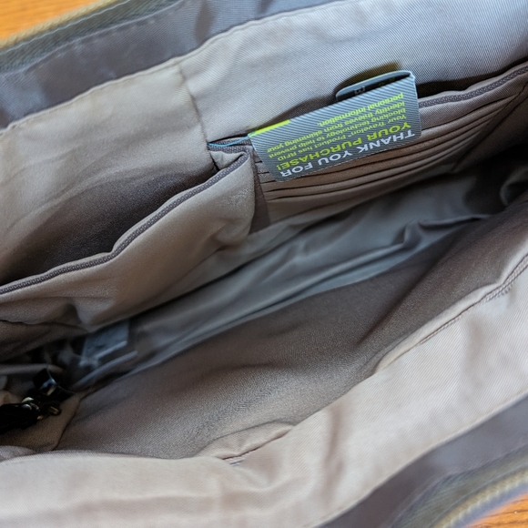 Travelon Anti-Theft Crossbody Bag Taupe Brown - Picture 3 of 4